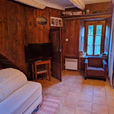 Maison du pays de Salers dans le parc des volcans d'Auvergne Saint-Projet-de-Salers Extérieur photo