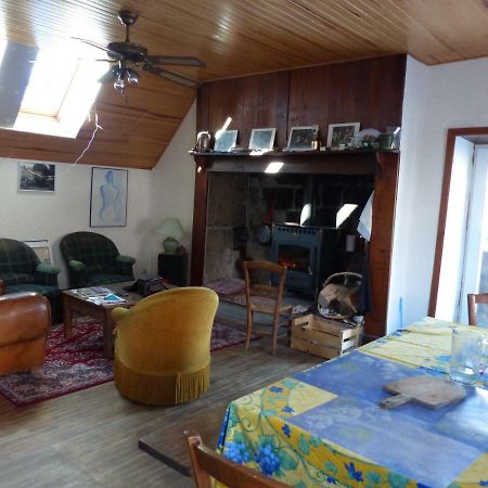 Maison du pays de Salers dans le parc des volcans d'Auvergne Saint-Projet-de-Salers Extérieur photo