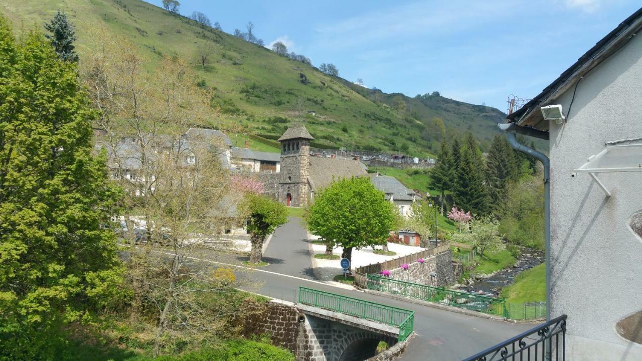 Maison du pays de Salers dans le parc des volcans d'Auvergne Saint-Projet-de-Salers Extérieur photo