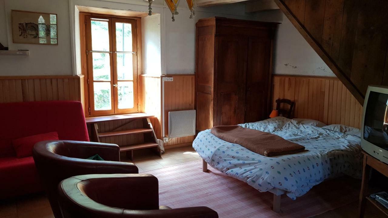 Maison du pays de Salers dans le parc des volcans d'Auvergne Saint-Projet-de-Salers Extérieur photo