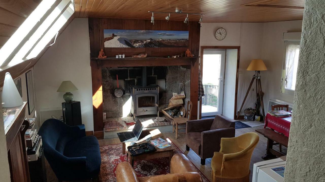 Maison du pays de Salers dans le parc des volcans d'Auvergne Saint-Projet-de-Salers Extérieur photo